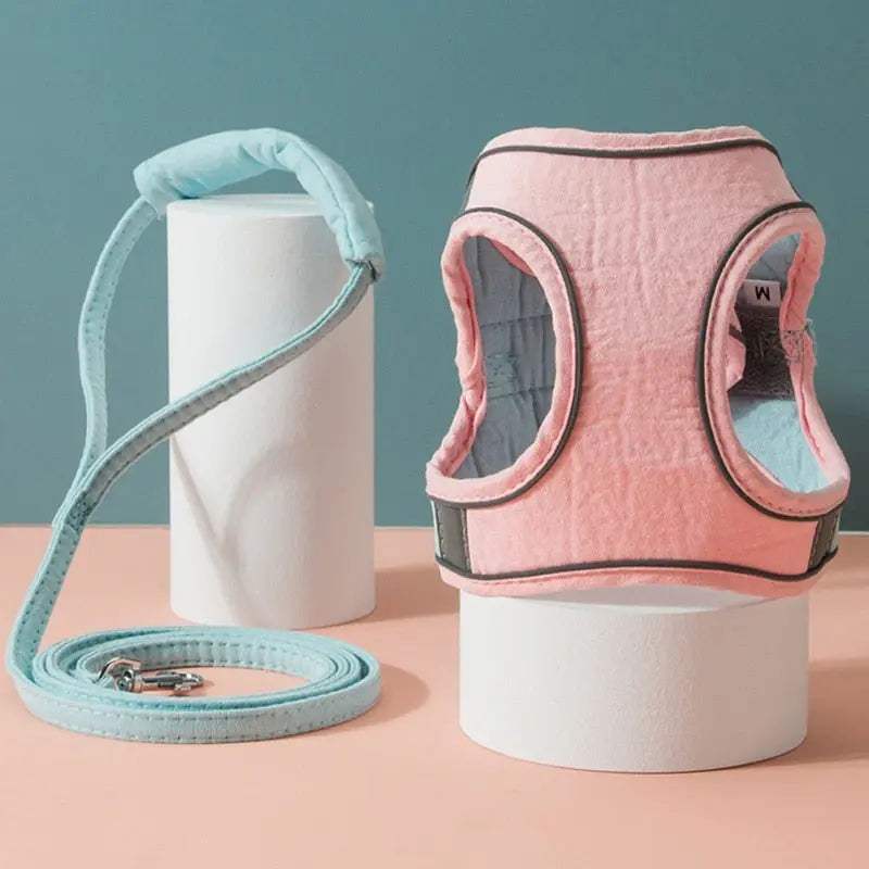 Adjustable Cat Harness SetAdjustable Cat Harness SetPaws And PensWhy an Adjustable Cat Harness is Essential

TAKING YOUR CAT OUTSIDE HAS NEVER BEEN SO CONVENIENT!
This cat leash is made of high-quality materials, so you can safelyPaws and pens